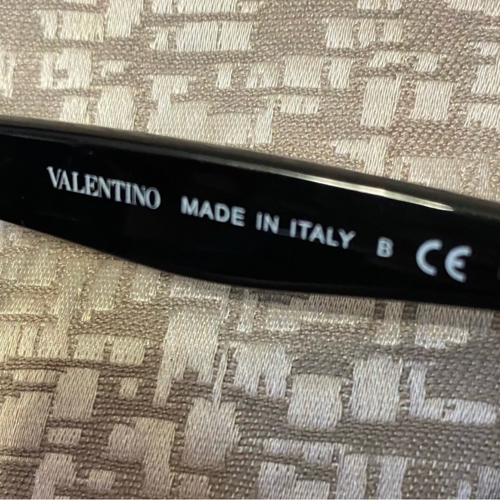 💯 authentic Valentino Sunglasses Purple Tint - Picture 6 of 7